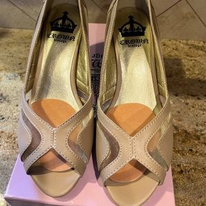 Crown Vintage Size 8 Vacchet Tan Heel Shoe